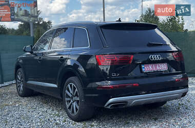 Позашляховик / Кросовер Audi Q7 2018 в 