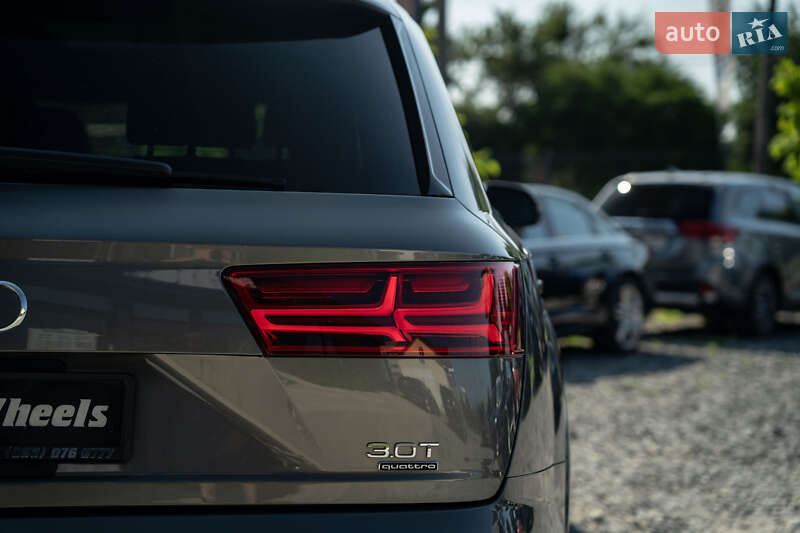 Позашляховик / Кросовер Audi Q7 2017 в Чернівцях