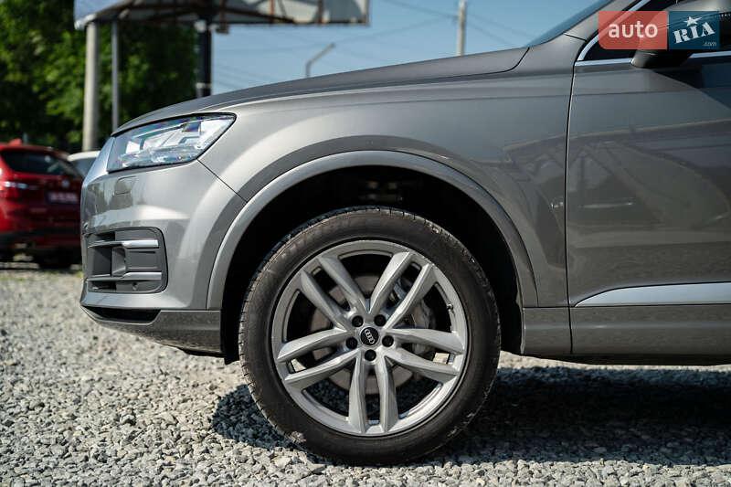 Позашляховик / Кросовер Audi Q7 2017 в Чернівцях
