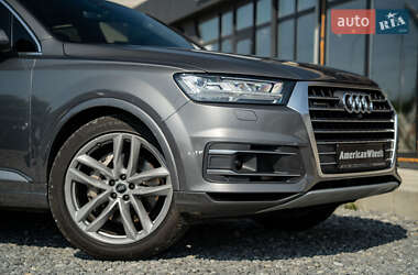 Внедорожник / Кроссовер Audi Q7 2017 в 
