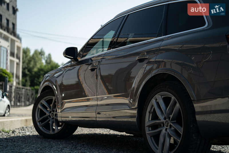 Позашляховик / Кросовер Audi Q7 2017 в Чернівцях