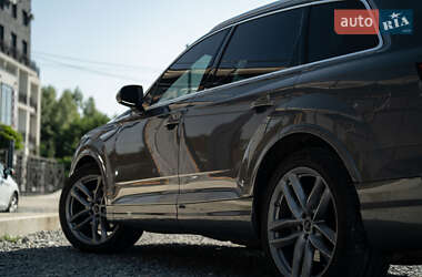 Внедорожник / Кроссовер Audi Q7 2017 в 