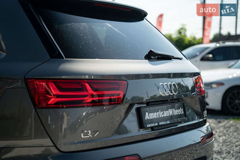 Позашляховик / Кросовер Audi Q7 2017 в Чернівцях
