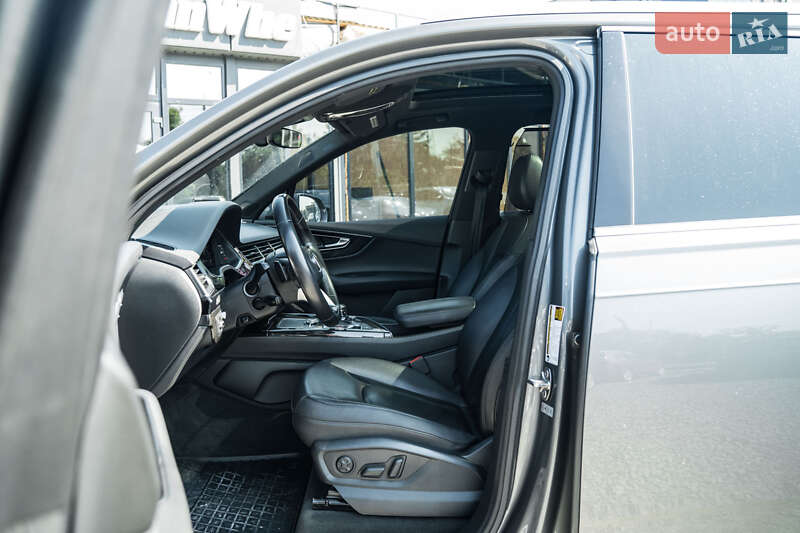 Позашляховик / Кросовер Audi Q7 2017 в Чернівцях