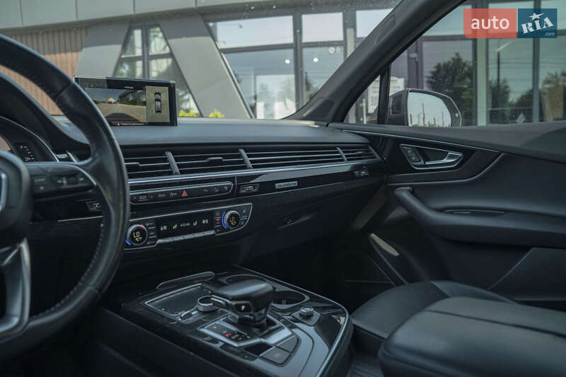 Позашляховик / Кросовер Audi Q7 2017 в Чернівцях