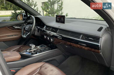 Внедорожник / Кроссовер Audi Q7 2017 в 