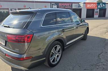 Позашляховик / Кросовер Audi Q7 2017 в 