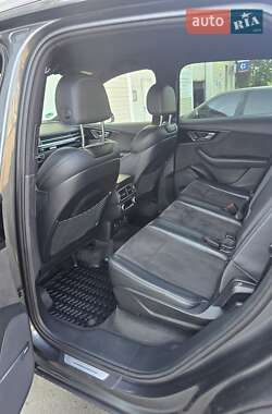 Позашляховик / Кросовер Audi Q7 2017 в 