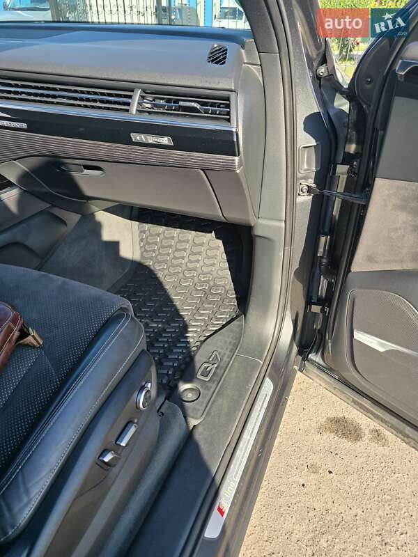 Внедорожник / Кроссовер Audi Q7 2017 в Киеве