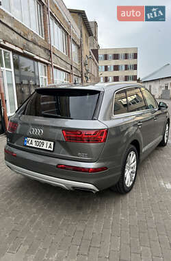 Внедорожник / Кроссовер Audi Q7 2016 в 