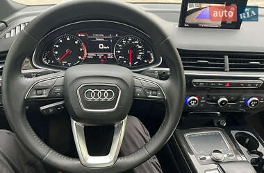 Внедорожник / Кроссовер Audi Q7 2016 в 