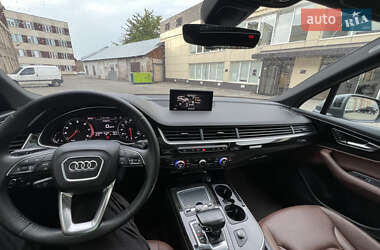 Внедорожник / Кроссовер Audi Q7 2016 в 