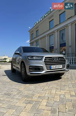 Внедорожник / Кроссовер Audi Q7 2017 в 