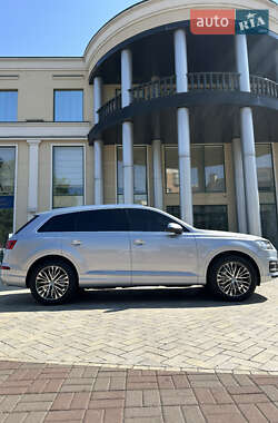 Внедорожник / Кроссовер Audi Q7 2017 в 