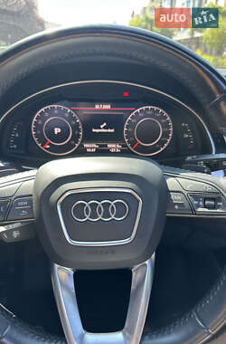 Внедорожник / Кроссовер Audi Q7 2017 в 