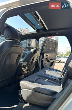 Внедорожник / Кроссовер Audi Q7 2017 в 