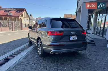 Внедорожник / Кроссовер Audi Q7 2016 в 