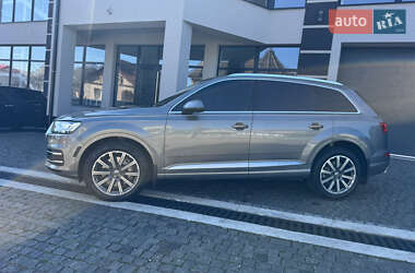 Внедорожник / Кроссовер Audi Q7 2016 в 
