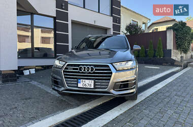 Внедорожник / Кроссовер Audi Q7 2016 в 