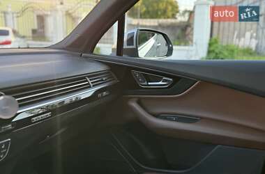Внедорожник / Кроссовер Audi Q7 2018 в 