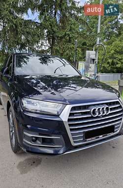 Внедорожник / Кроссовер Audi Q7 2016 в 