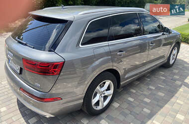 Внедорожник / Кроссовер Audi Q7 2017 в 