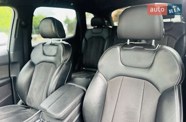 Внедорожник / Кроссовер Audi Q7 2017 в 