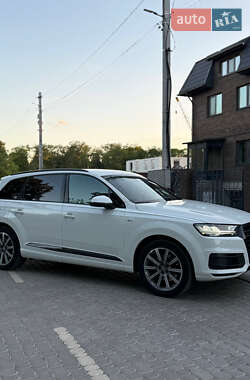 Позашляховик / Кросовер Audi Q7 2018 в 