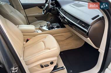 Позашляховик / Кросовер Audi Q7 2015 в 