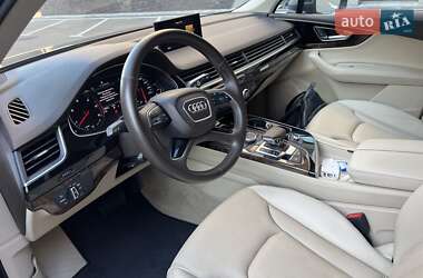 Позашляховик / Кросовер Audi Q7 2015 в 