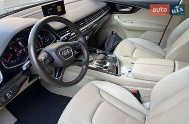Позашляховик / Кросовер Audi Q7 2015 в 