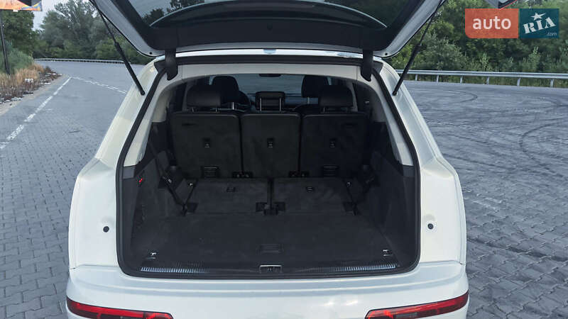 Позашляховик / Кросовер Audi Q7 2017 в Чернівцях