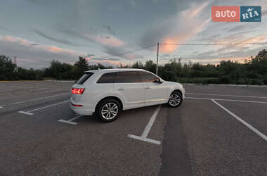 Внедорожник / Кроссовер Audi Q7 2017 в 