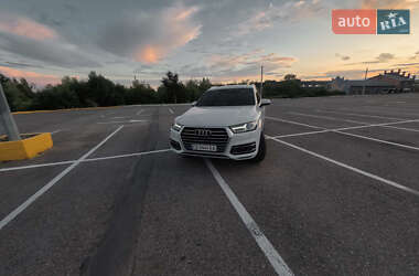 Внедорожник / Кроссовер Audi Q7 2017 в 