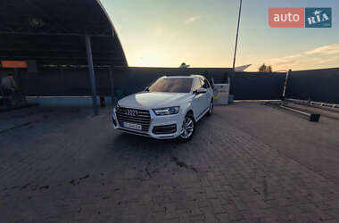 Внедорожник / Кроссовер Audi Q7 2017 в 