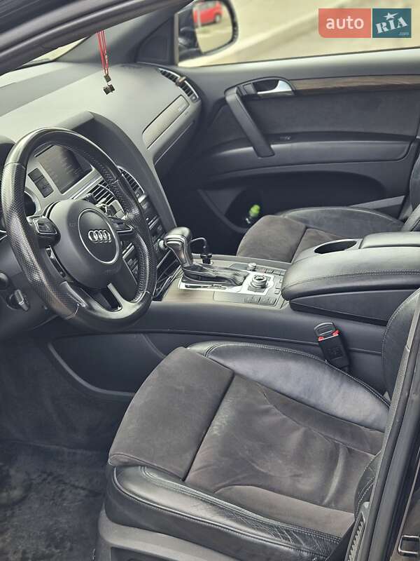 Внедорожник / Кроссовер Audi Q7 2012 в Вишневом фото 5 Внедорожник / Кроссовер Audi Q7 2012 в Вишневом