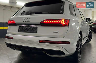 Внедорожник / Кроссовер Audi Q7 2020 в 