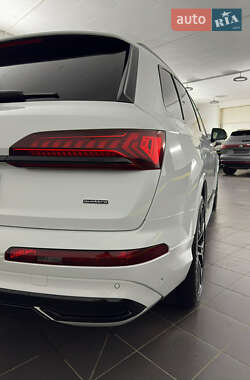 Внедорожник / Кроссовер Audi Q7 2020 в 