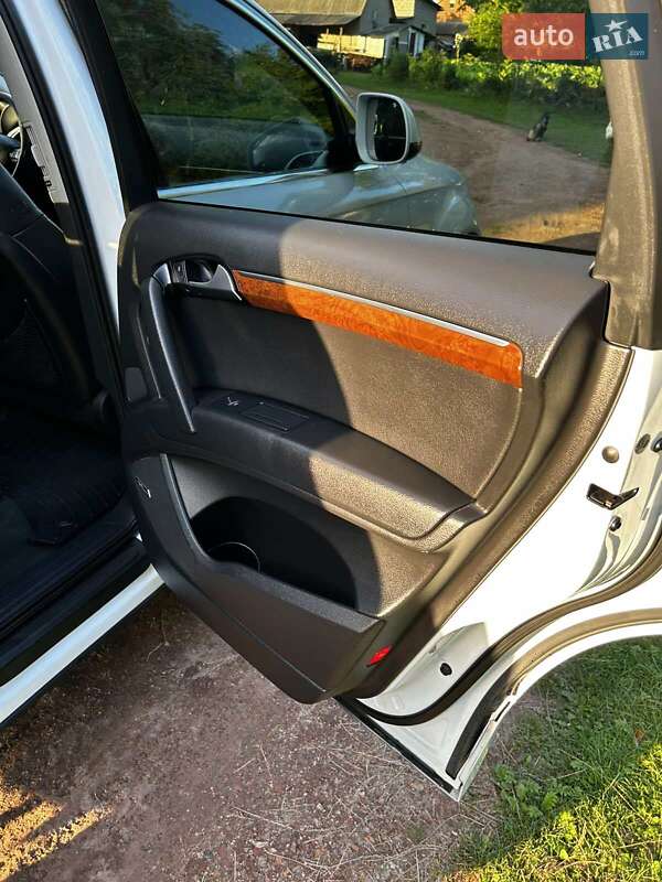 Внедорожник / Кроссовер Audi Q7 2013 в Нововолынске