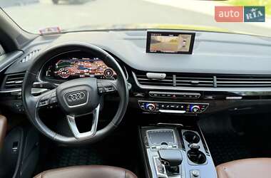 Позашляховик / Кросовер Audi Q7 2017 в 