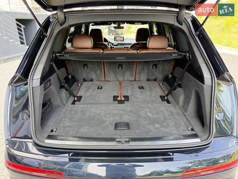Внедорожник / Кроссовер Audi Q7 2017 в Ровно
