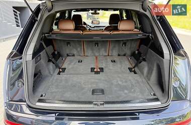 Позашляховик / Кросовер Audi Q7 2017 в 