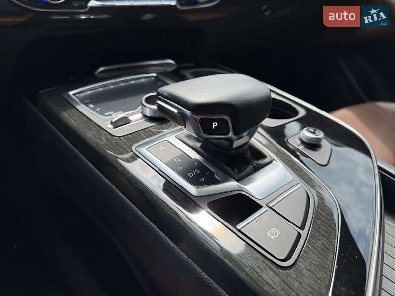 Внедорожник / Кроссовер Audi Q7 2017 в Ровно