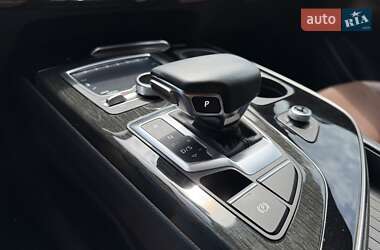 Позашляховик / Кросовер Audi Q7 2017 в 