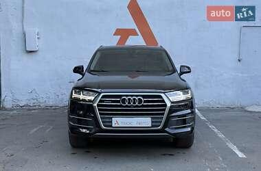 Внедорожник / Кроссовер Audi Q7 2017 в 