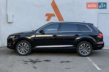 Внедорожник / Кроссовер Audi Q7 2017 в 