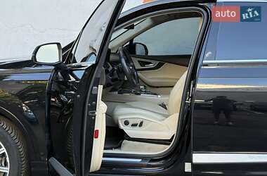 Внедорожник / Кроссовер Audi Q7 2017 в 