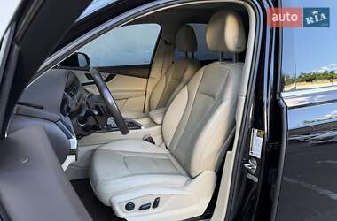 Внедорожник / Кроссовер Audi Q7 2017 в 