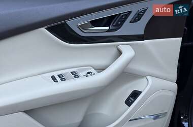 Внедорожник / Кроссовер Audi Q7 2017 в 