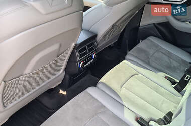 Внедорожник / Кроссовер Audi Q7 2016 в 